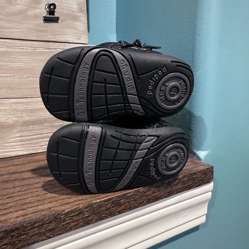 Black Boots Toddler Pediped Bow and Quilted Detailing - Picture 3 of 4